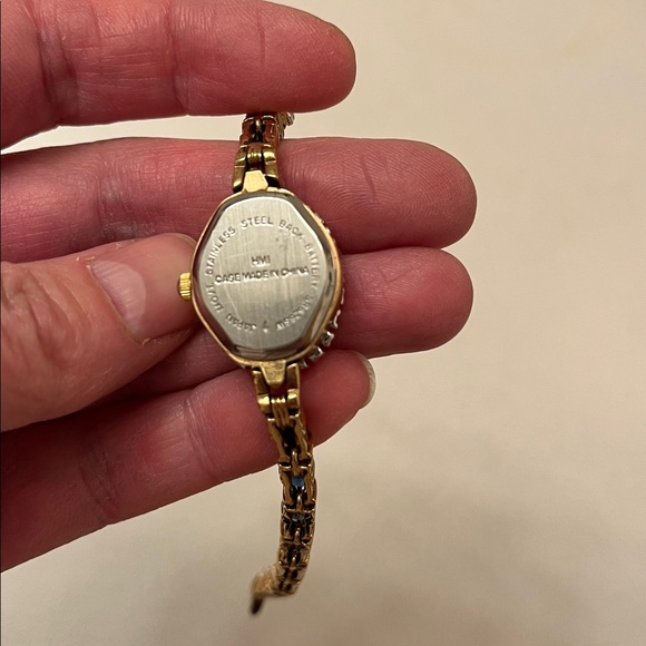 HMI Gold-tone ladies' watch quartz movement & bracelet clear & blue stones - Picture 12 of 12